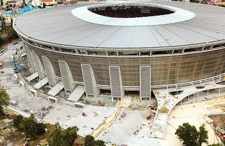 Térkövezési munkálatok a Puskás Ferenc Stadion építésén